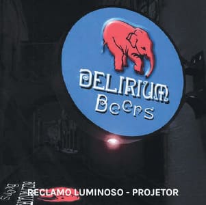 reclamo-luminoso-projetor-delirium Reclamo luminoso e projetor delirium